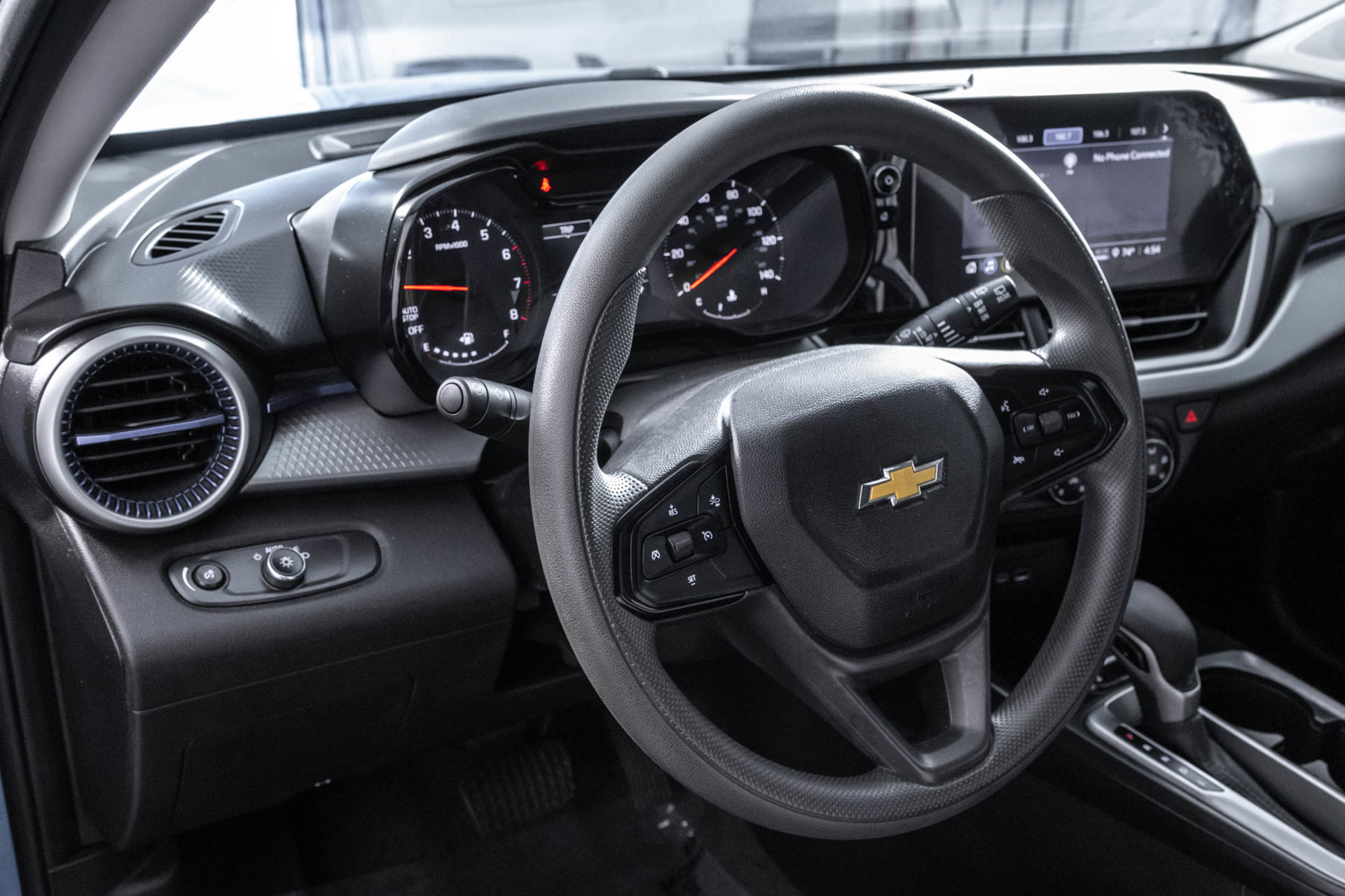 Used 2025 Chevrolet Trax LS w/ LS Convenience Package FWD image 33