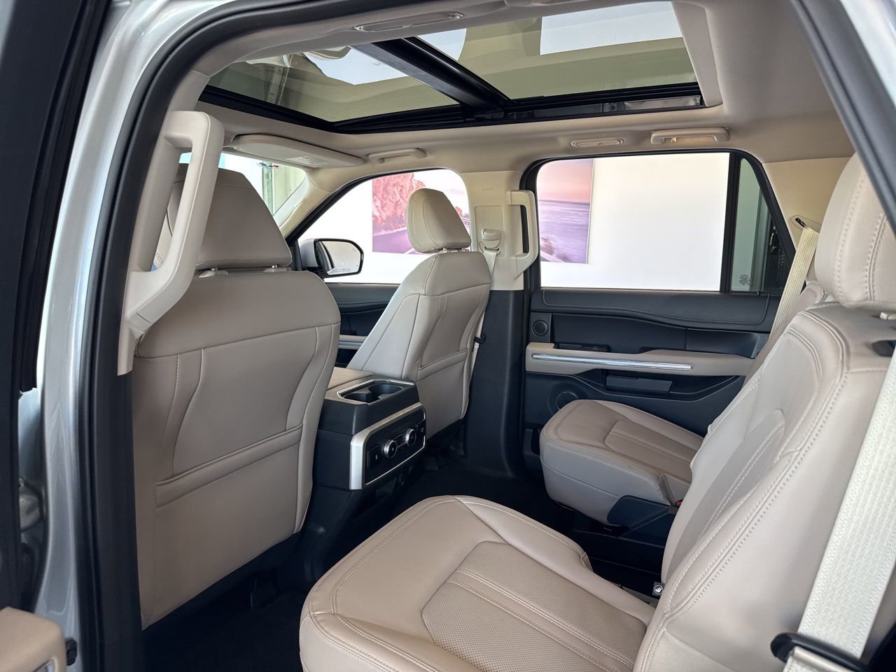 Used 2024 Ford Expedition Limited image 43