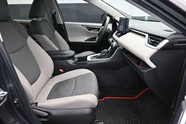 Used 2022 Toyota RAV4 XLE AWD/4WD image 35