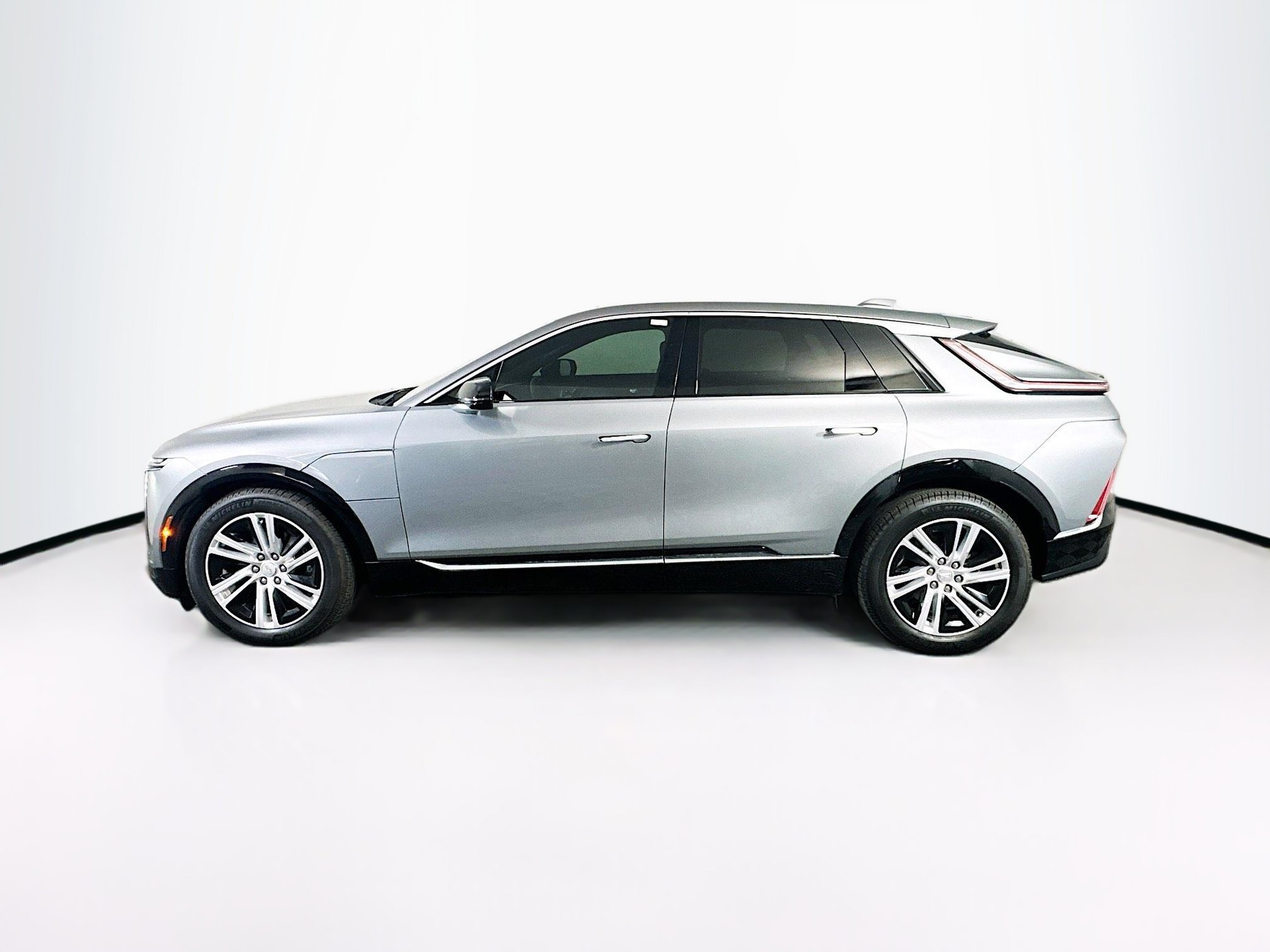 Used 2024 Cadillac Lyriq Tech RWD image 4