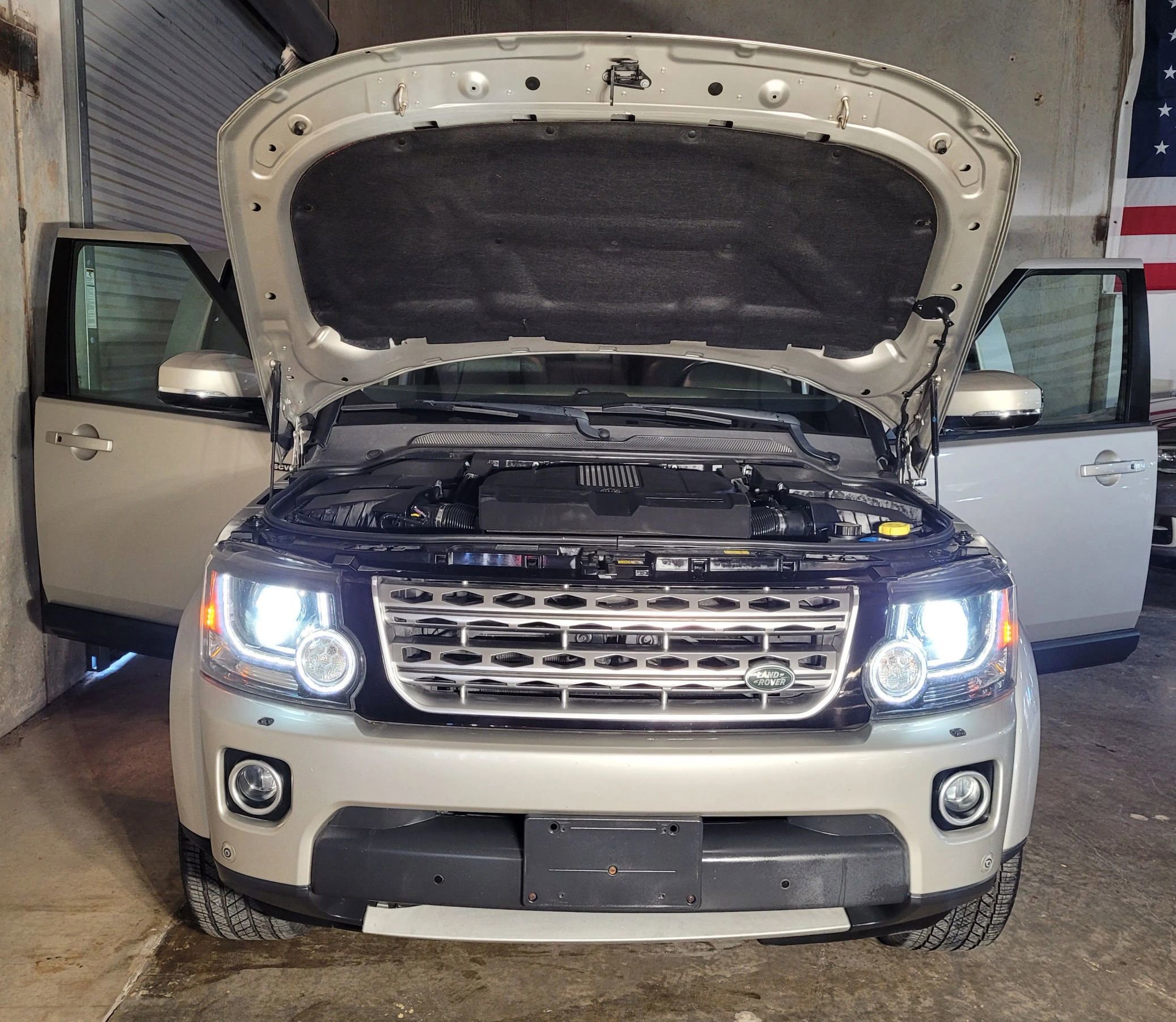 Used 2015 Land Rover LR4 HSE LUX image 11