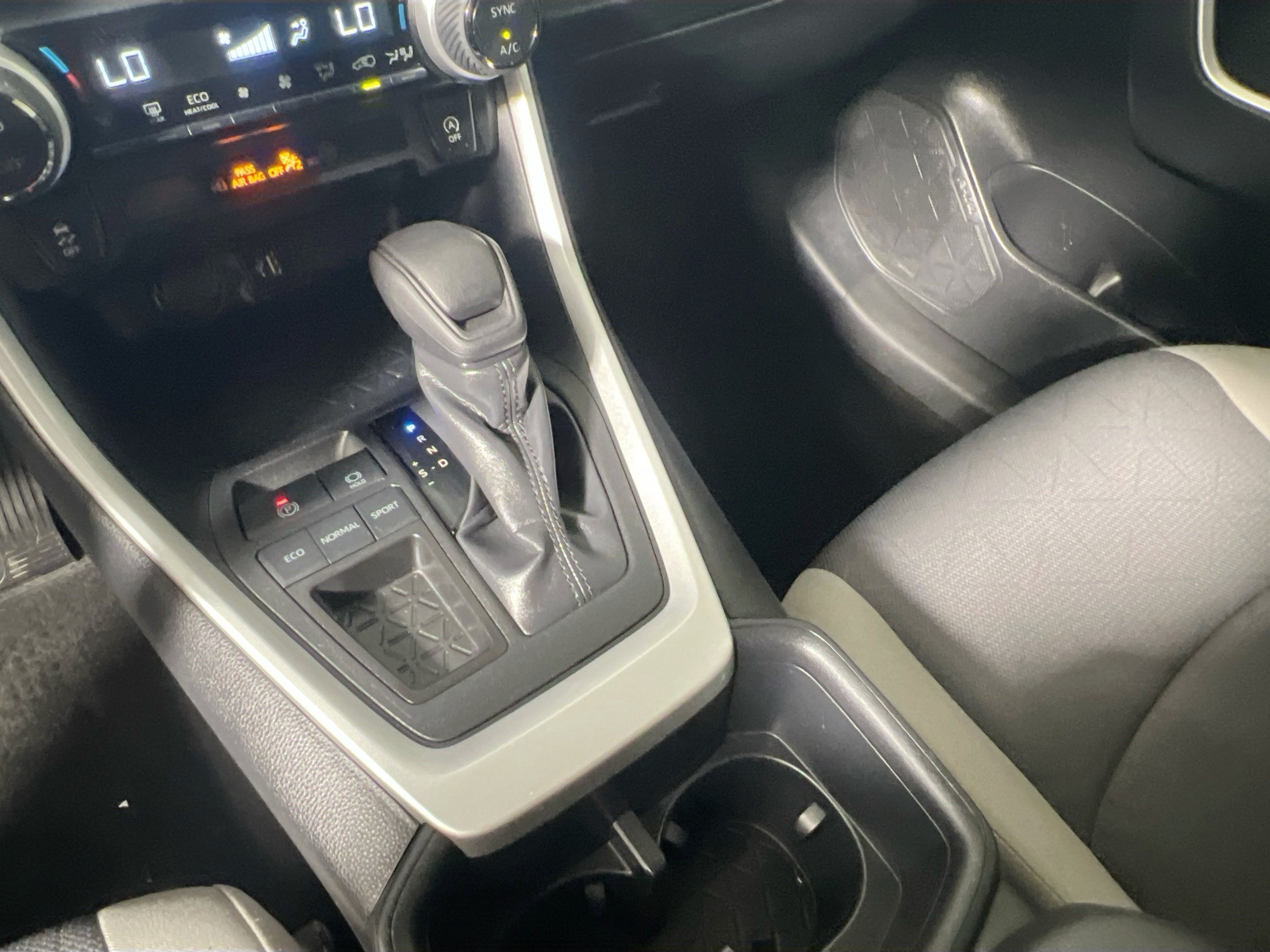 Used 2025 Toyota RAV4 XLE FWD image 25