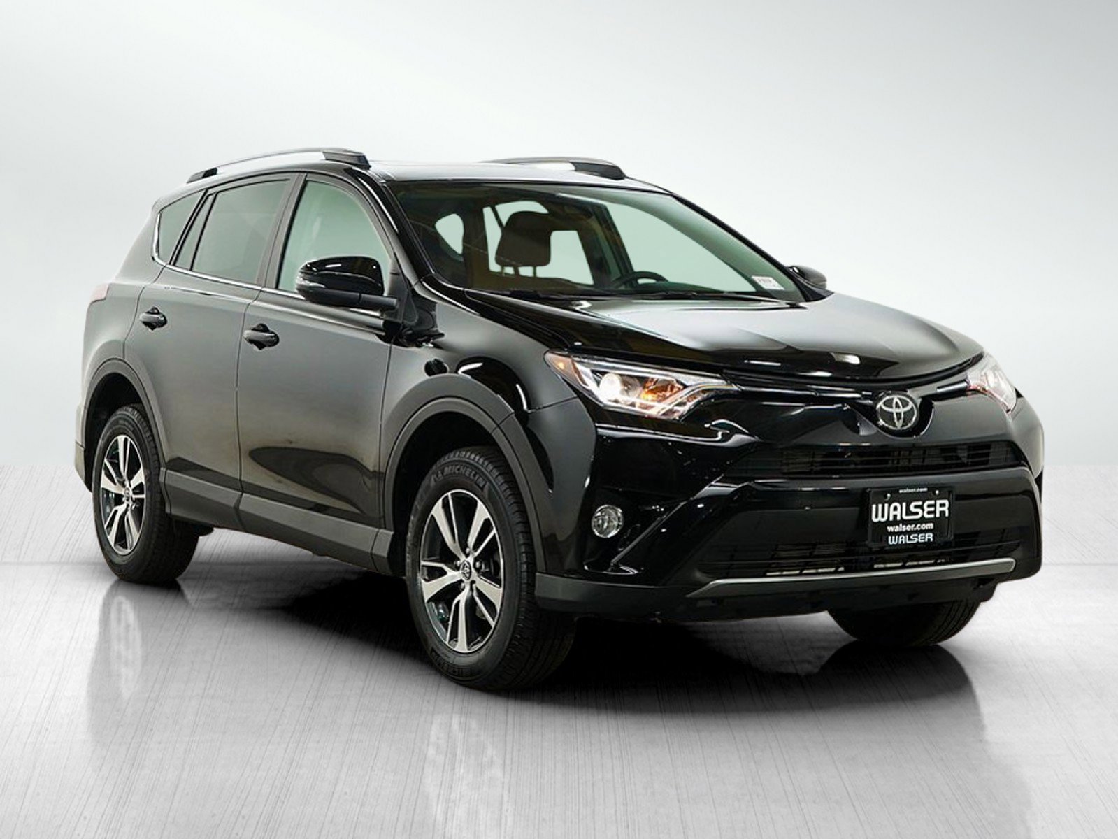Used 2018 Toyota RAV4 XLE w/ Plus Extra Value Package AWD/4WD image 7