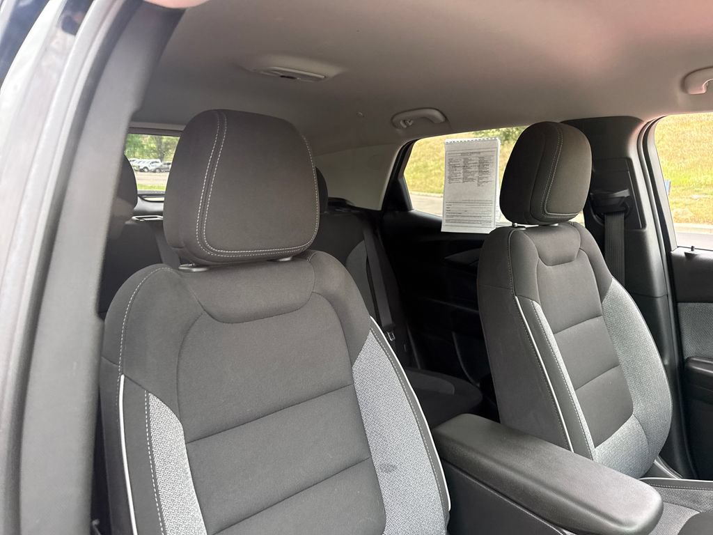 Used 2023 Chevrolet TrailBlazer LT AWD/4WD image 34
