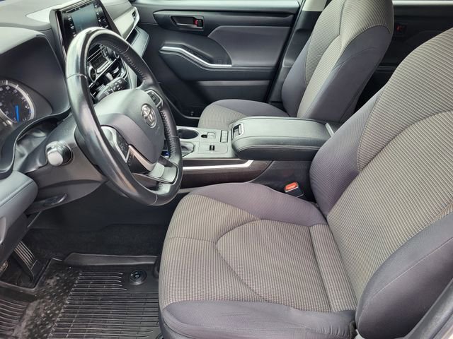 Used 2022 Toyota Highlander LE AWD/4WD image 12