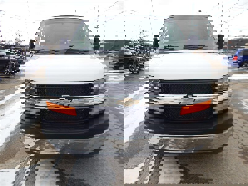 Used 2017 Chevrolet Express 3500 LT w/ LT Preferred Equipment Group image 8