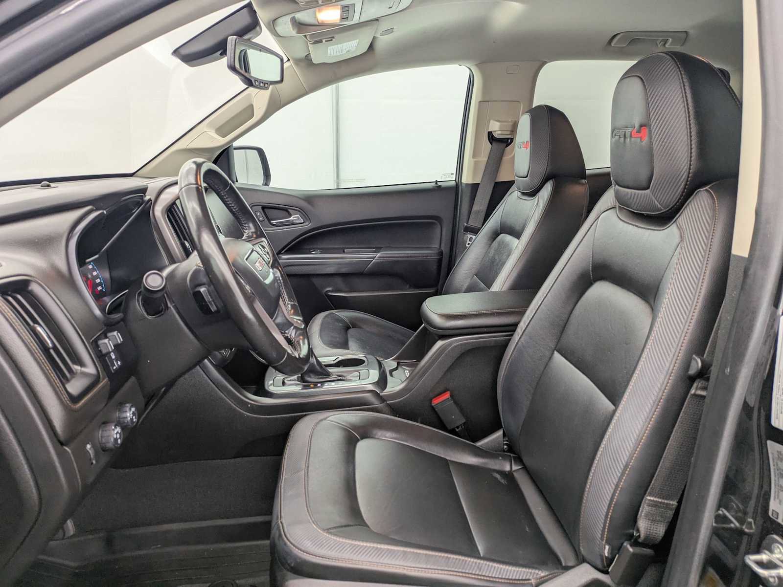 Used 2022 GMC Canyon AT4 image 16