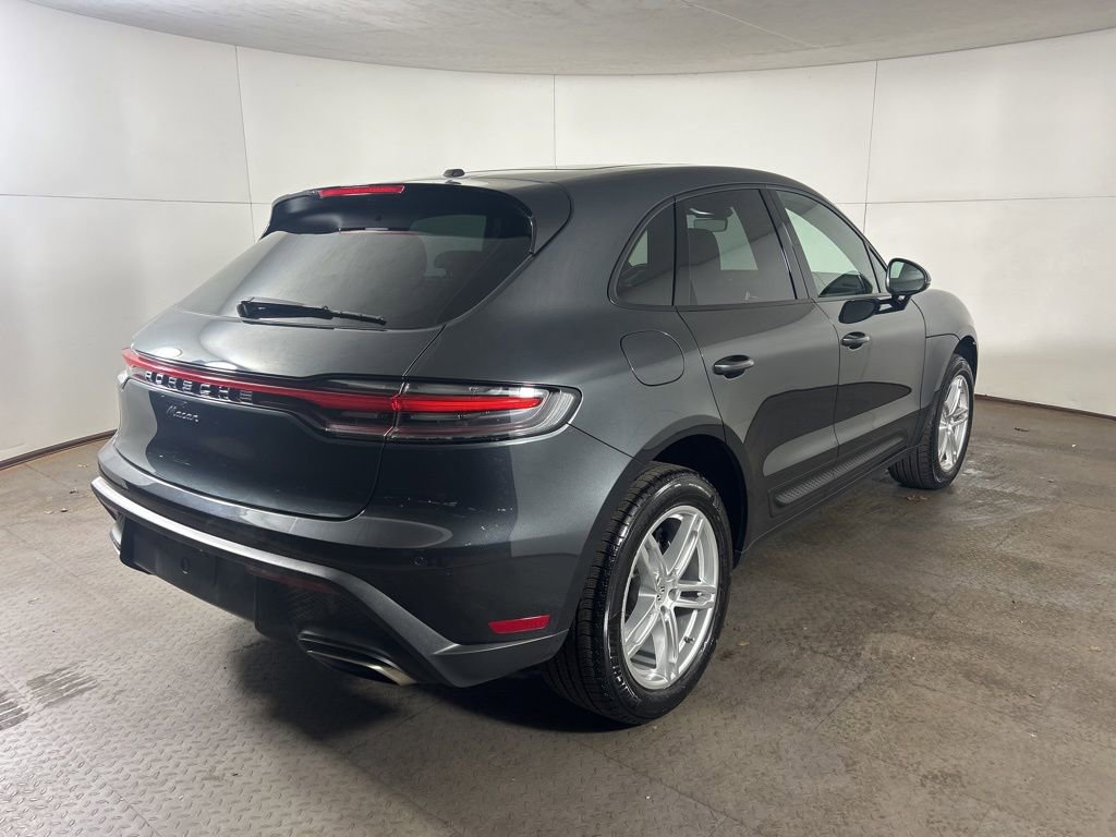Certified 2025 Porsche Macan image 7