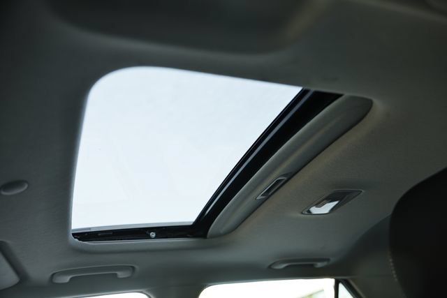 Used 2025 Hyundai Venue SEL FWD image 20