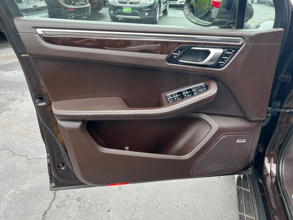 Used 2017 Porsche Macan Turbo image 34