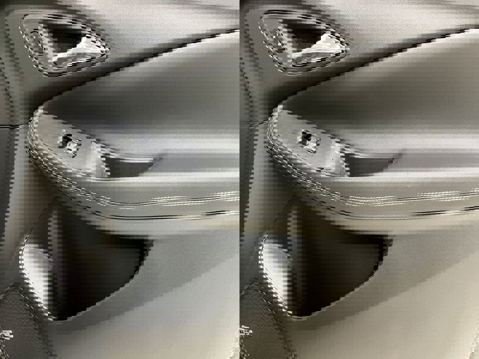 Used 2025 Buick Encore GX Avenir w/ Avenir Technology Package image 21