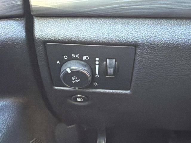 Used 2019 Jeep Grand Cherokee Laredo AWD/4WD image 29