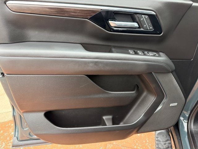 Used 2025 Chevrolet Tahoe Z71 w/ Comfort Package image 9