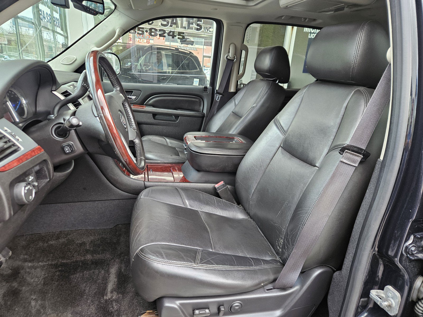 Used 2013 Cadillac Escalade ESV Luxury AWD/4WD image 2