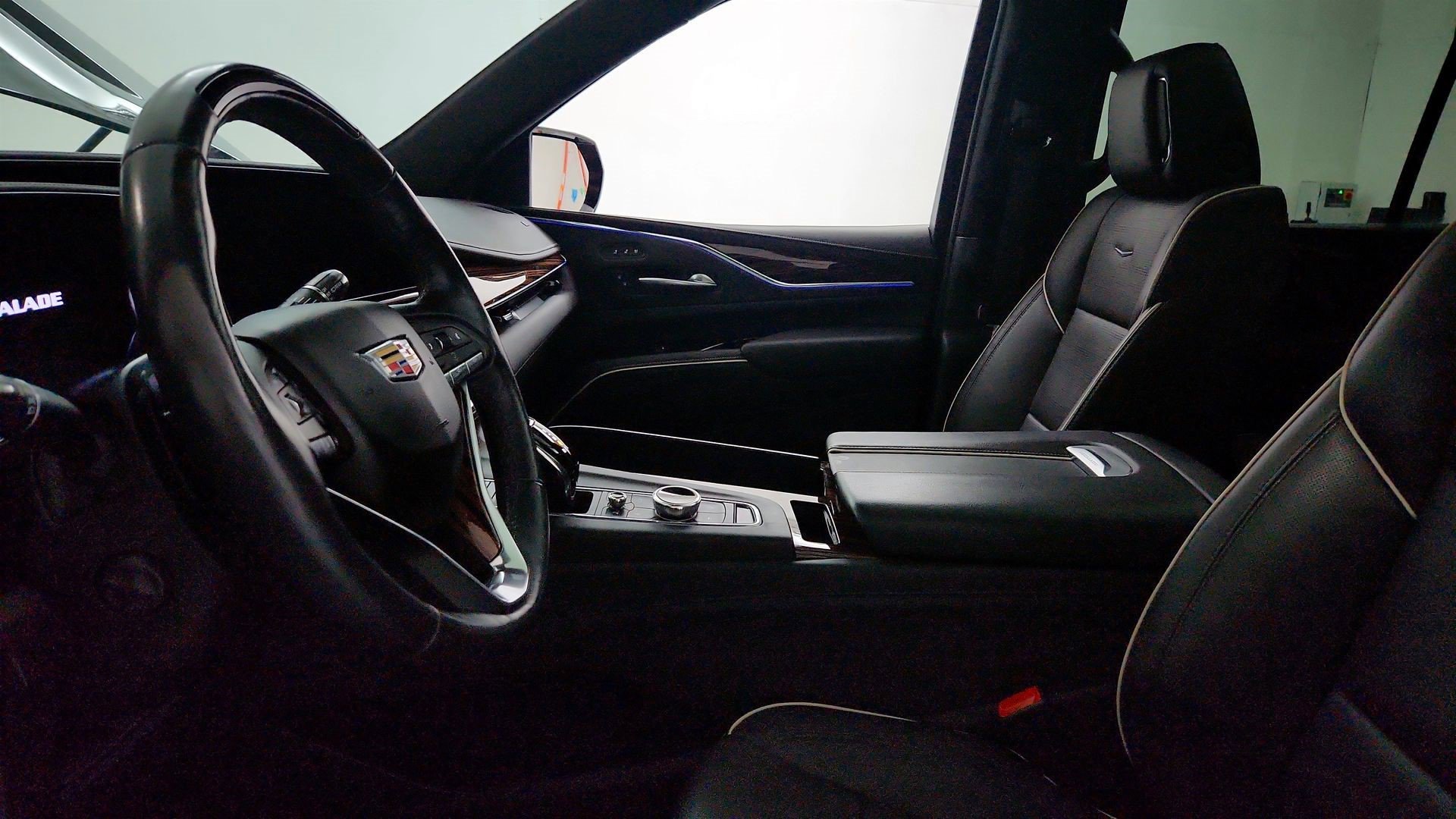 Certified 2024 Cadillac Escalade Premium Luxury AWD/4WD image 16