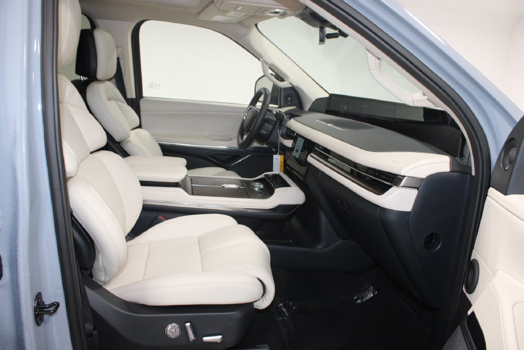 New 2027 Lincoln Navigator Reserve AWD/4WD image 29