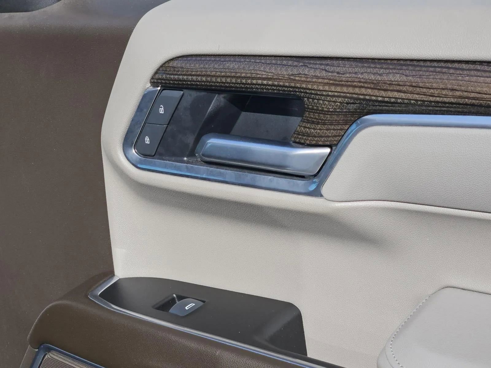 Used 2025 Chevrolet Silverado 1500 LT image 31