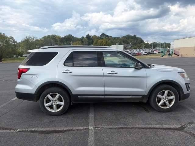 Used 2016 Ford Explorer XLT w/ Equipment Group 202A AWD/4WD image 19