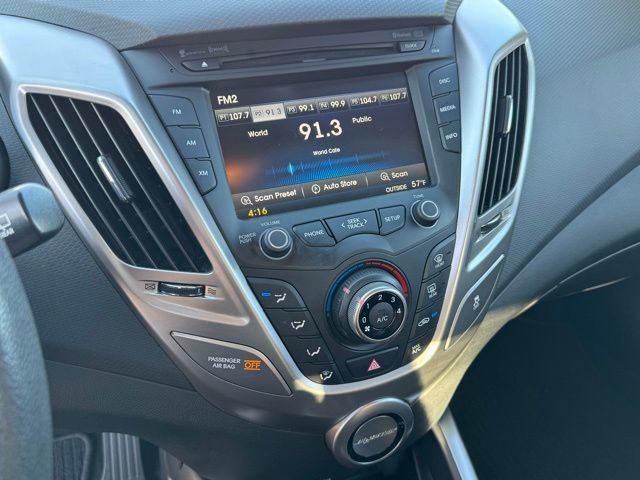 Used 2016 Hyundai Veloster image 18