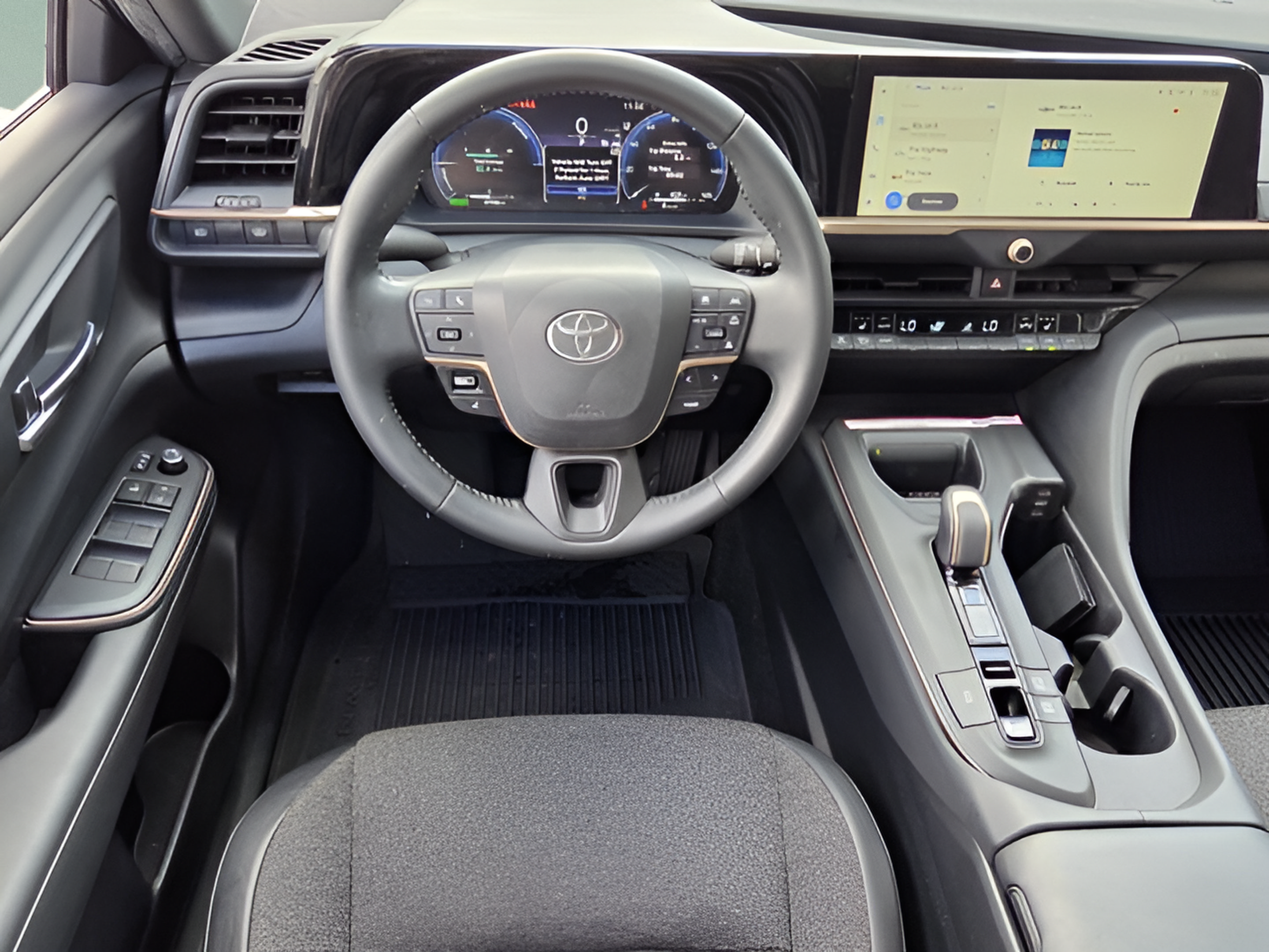 Used 2023 Toyota Crown AWD/4WD image 11