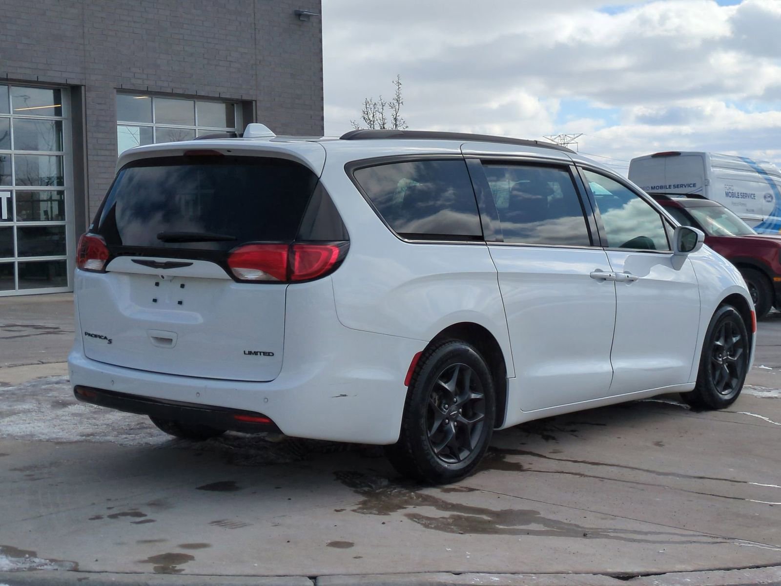 Used 2019 Chrysler Pacifica Limited w/ S Appearance Package image 7