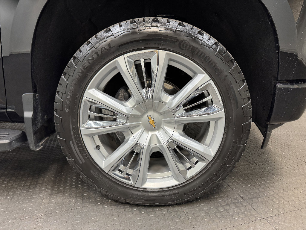 Used 2024 Chevrolet Silverado 1500 High Country w/ High Country Premium Package AWD/4WD image 8