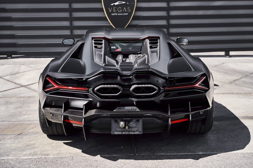 Used 2025 Lamborghini Revuelto image 28