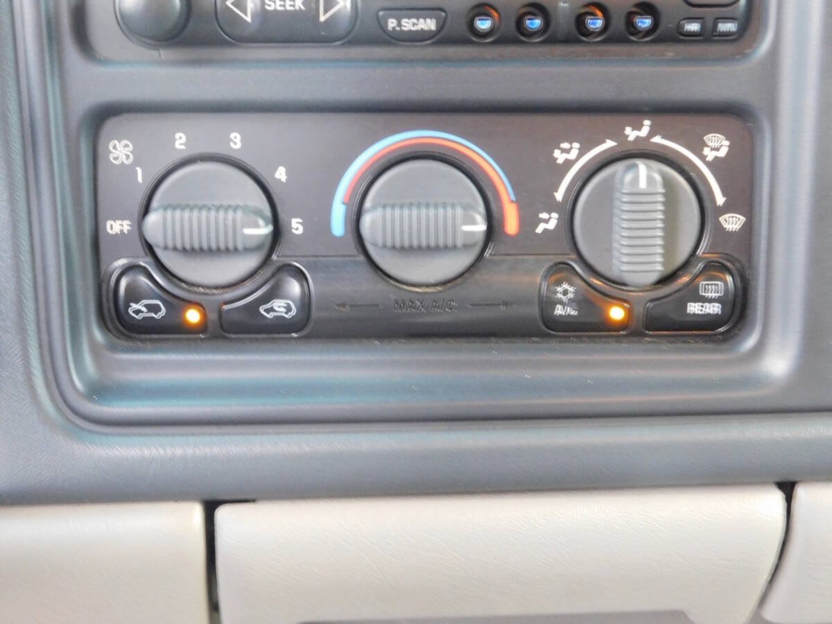 Used 2001 Chevrolet Tahoe LT w/ LT Preferred Equipment Group AWD/4WD image 14