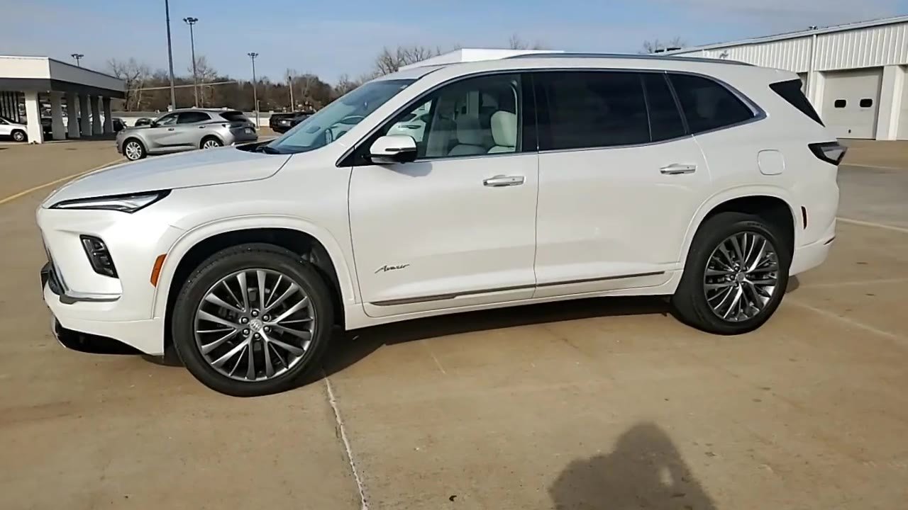 Used 2025 Buick Enclave Avenir image 5