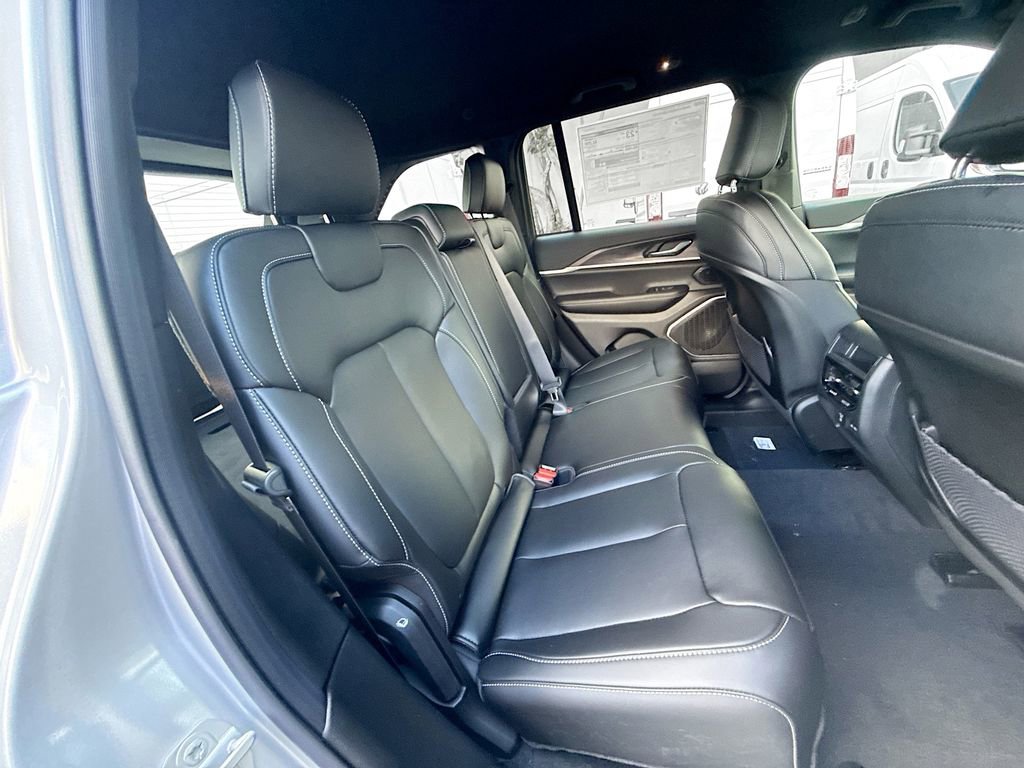 New 2026 Jeep Grand Cherokee Limited RWD image 31