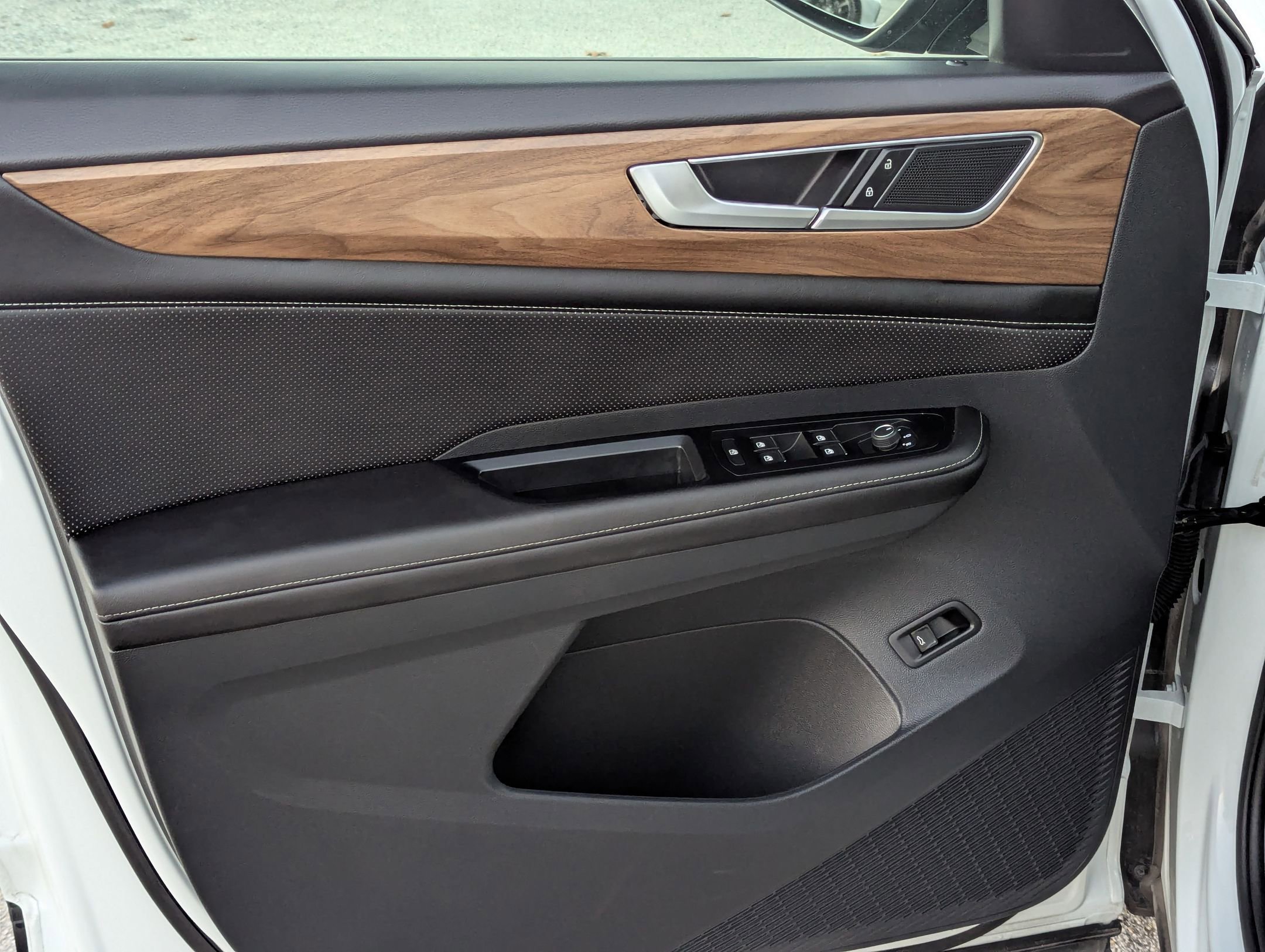 Used 2025 Volkswagen Atlas SE image 11