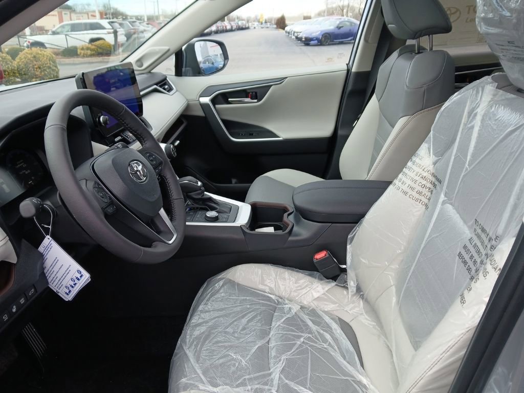 New 2025 Toyota RAV4 Limited image 8