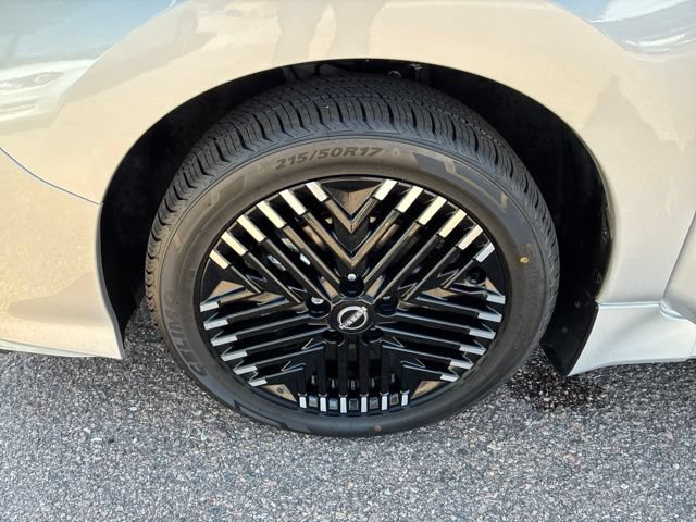 Certified 2025 Nissan Leaf SV Plus FWD image 17