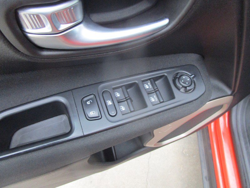 Used 2017 Jeep Renegade Latitude image 14