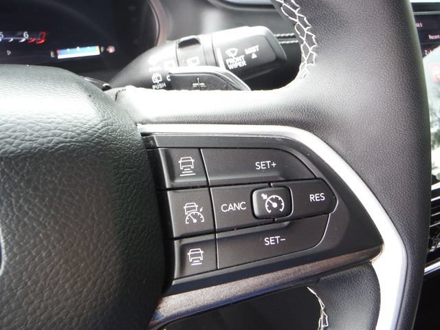 Used 2023 Jeep Grand Cherokee L Laredo AWD/4WD image 33