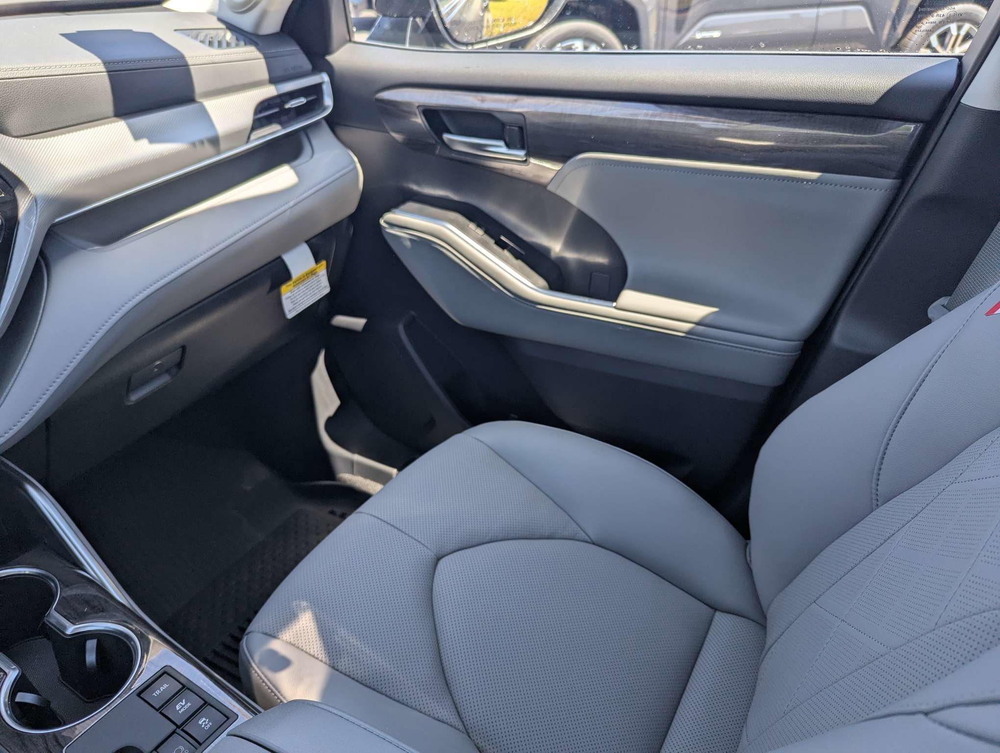 New 2026 Toyota Highlander Platinum AWD/4WD image 17