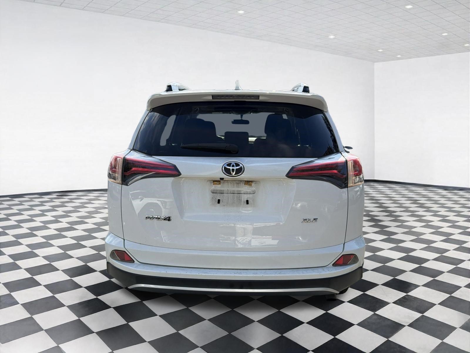 Used 2016 Toyota RAV4 XLE FWD image 5