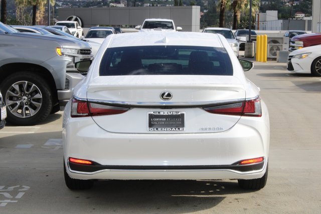 Certified 2025 Lexus ES 300h w/ Premium Package image 20