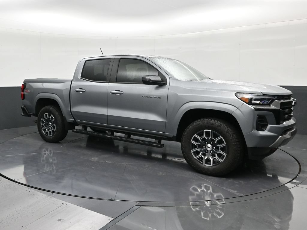 Used 2025 Chevrolet Colorado Z71 AWD/4WD image 7