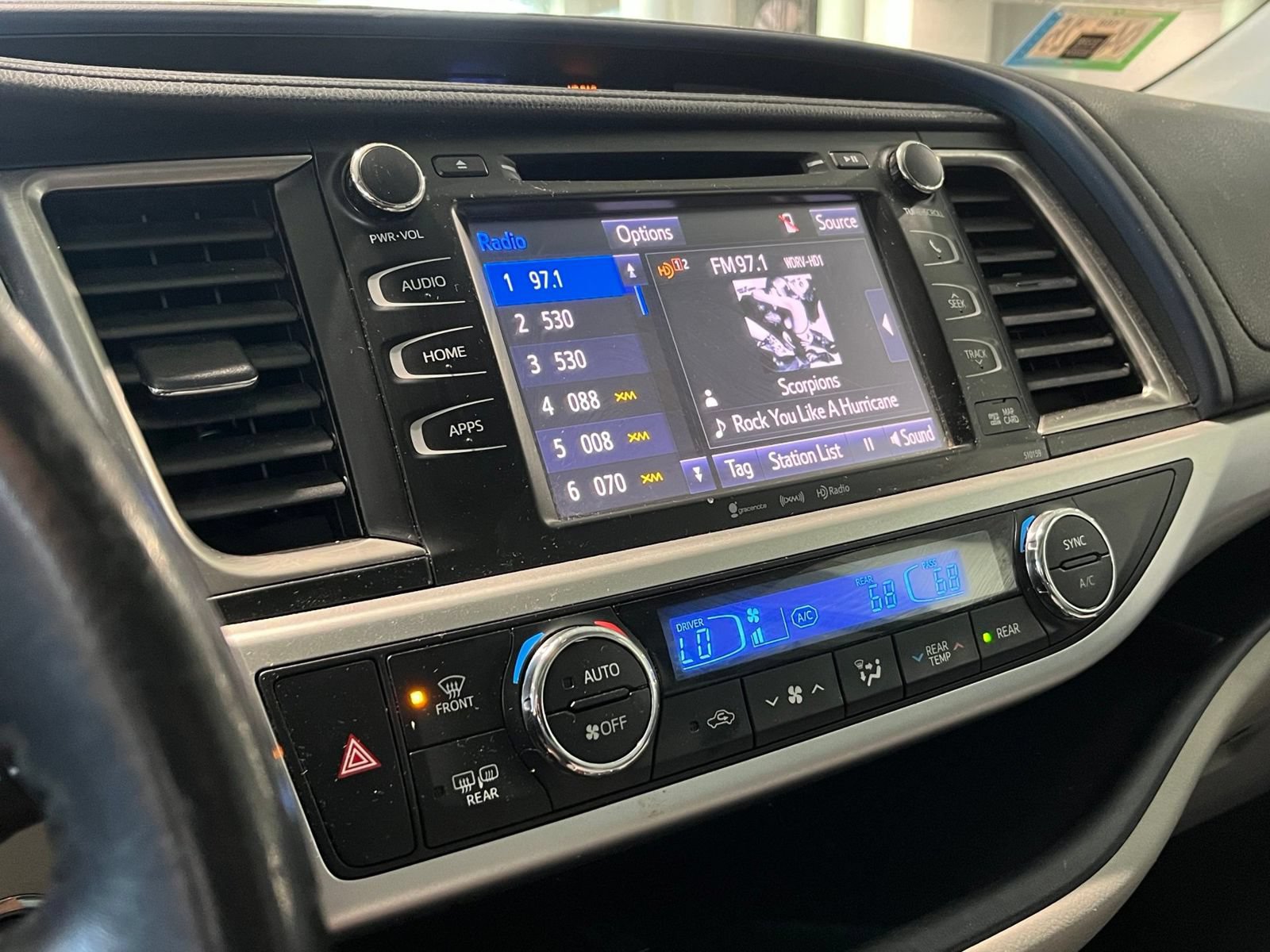 Used 2016 Toyota Highlander XLE FWD image 22