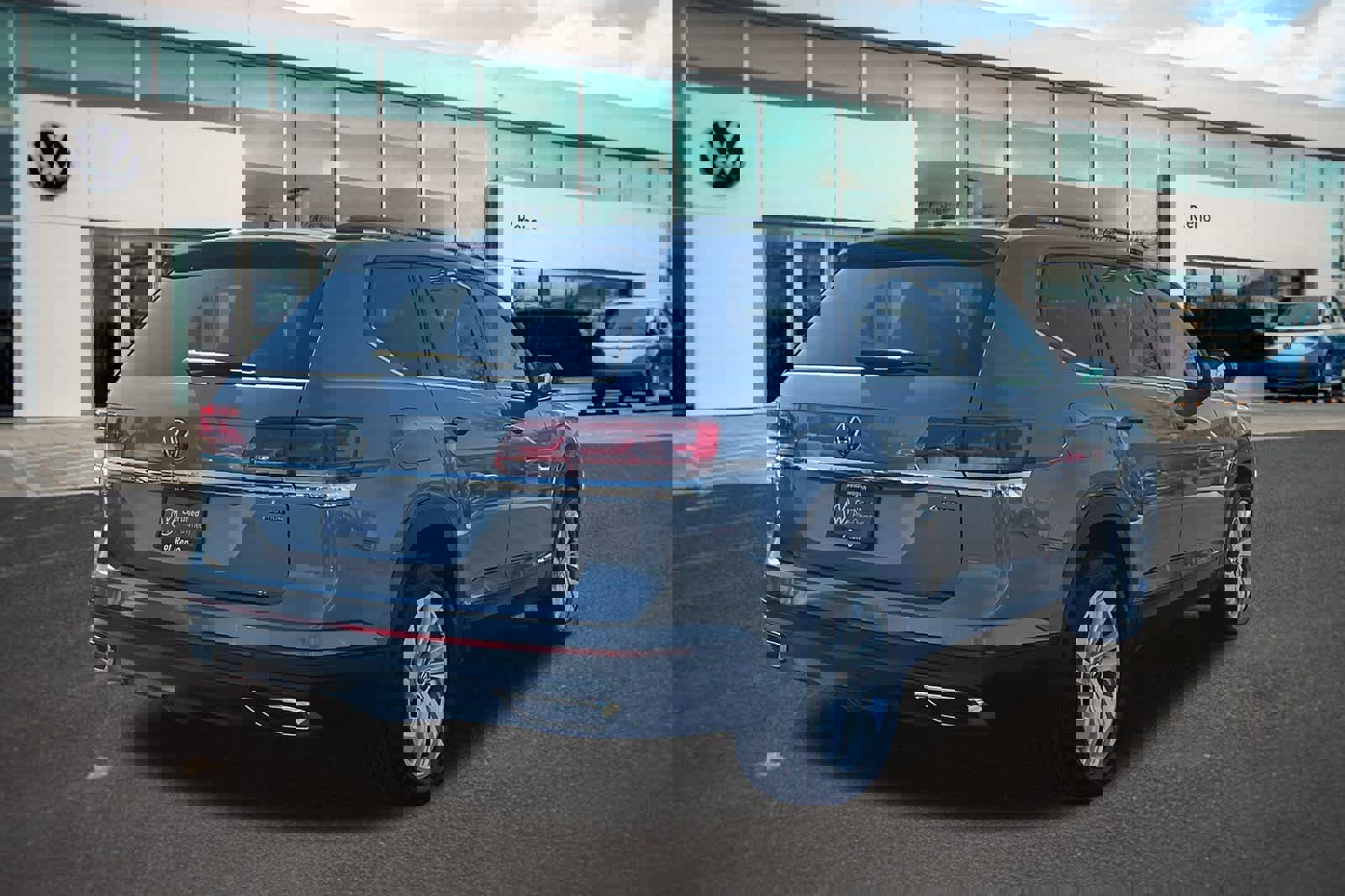 Certified 2023 Volkswagen Atlas SE image 5