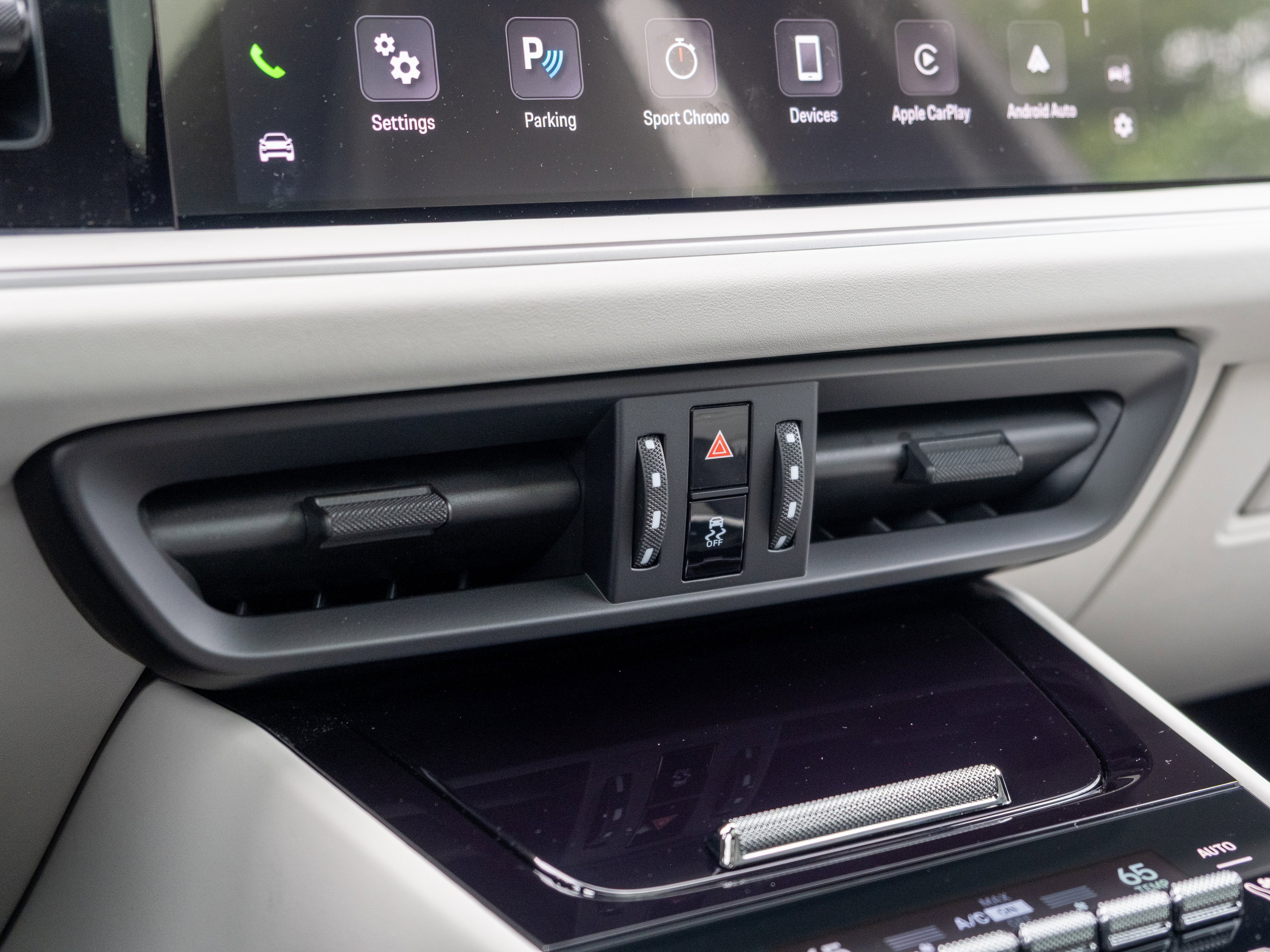 New 2025 Porsche Cayenne GTS image 22