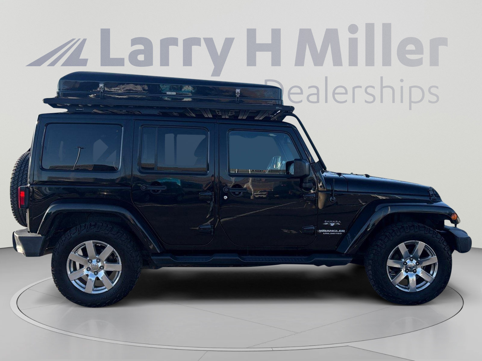 Used 2016 Jeep Wrangler Unlimited Sahara w/ Connectivity Group AWD/4WD image 6