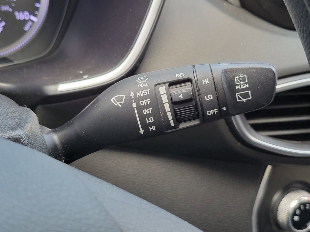 Used 2019 Hyundai Santa Fe SE image 30