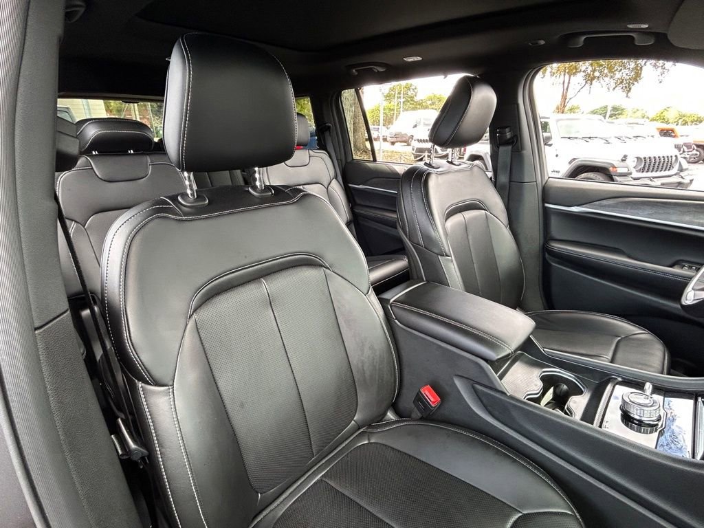 Used 2025 Jeep Grand Cherokee L Limited w/ Luxury Tech Group II image 48