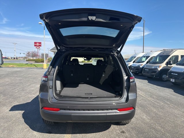 New 2026 Jeep Grand Cherokee Altitude AWD/4WD image 18