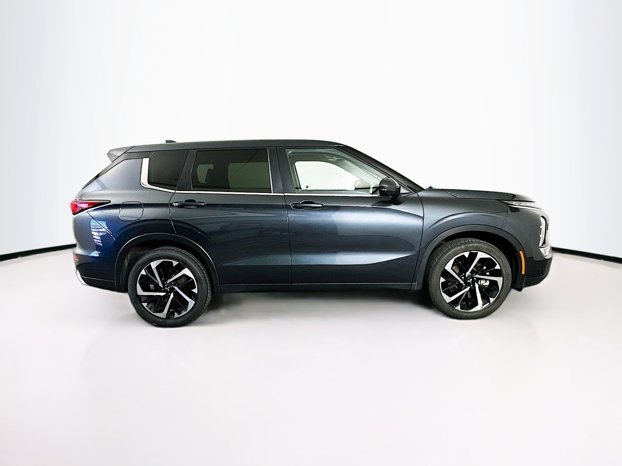 Used 2024 Mitsubishi Outlander SE image 10