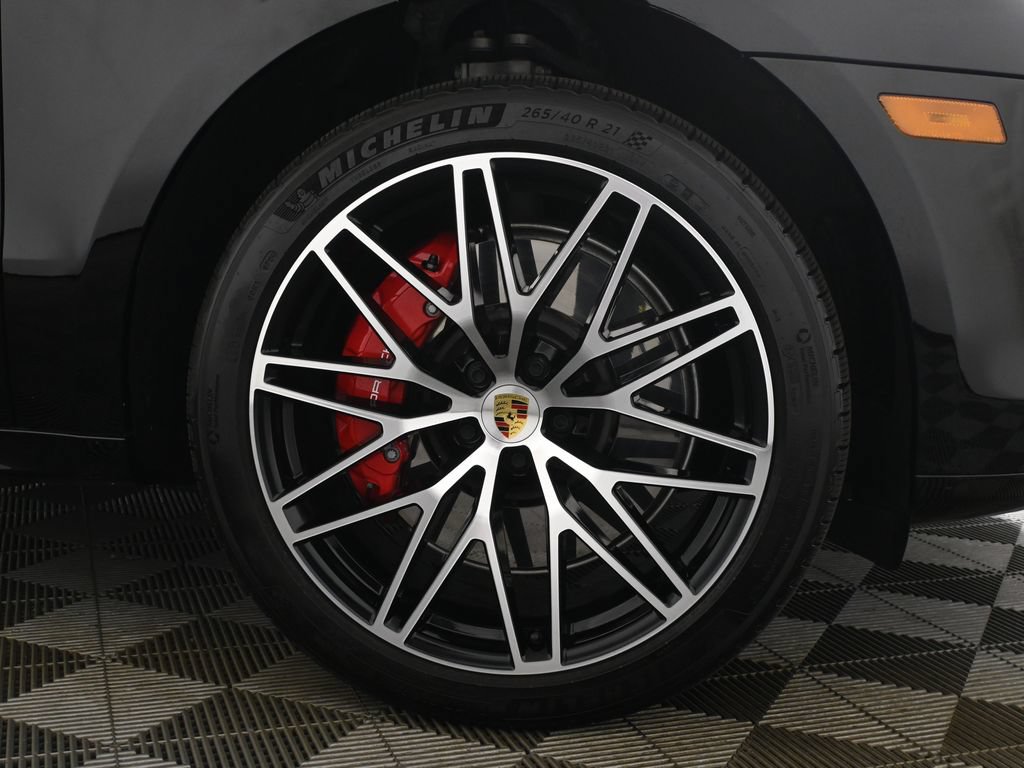 Used 2024 Porsche Macan GTS AWD/4WD image 12