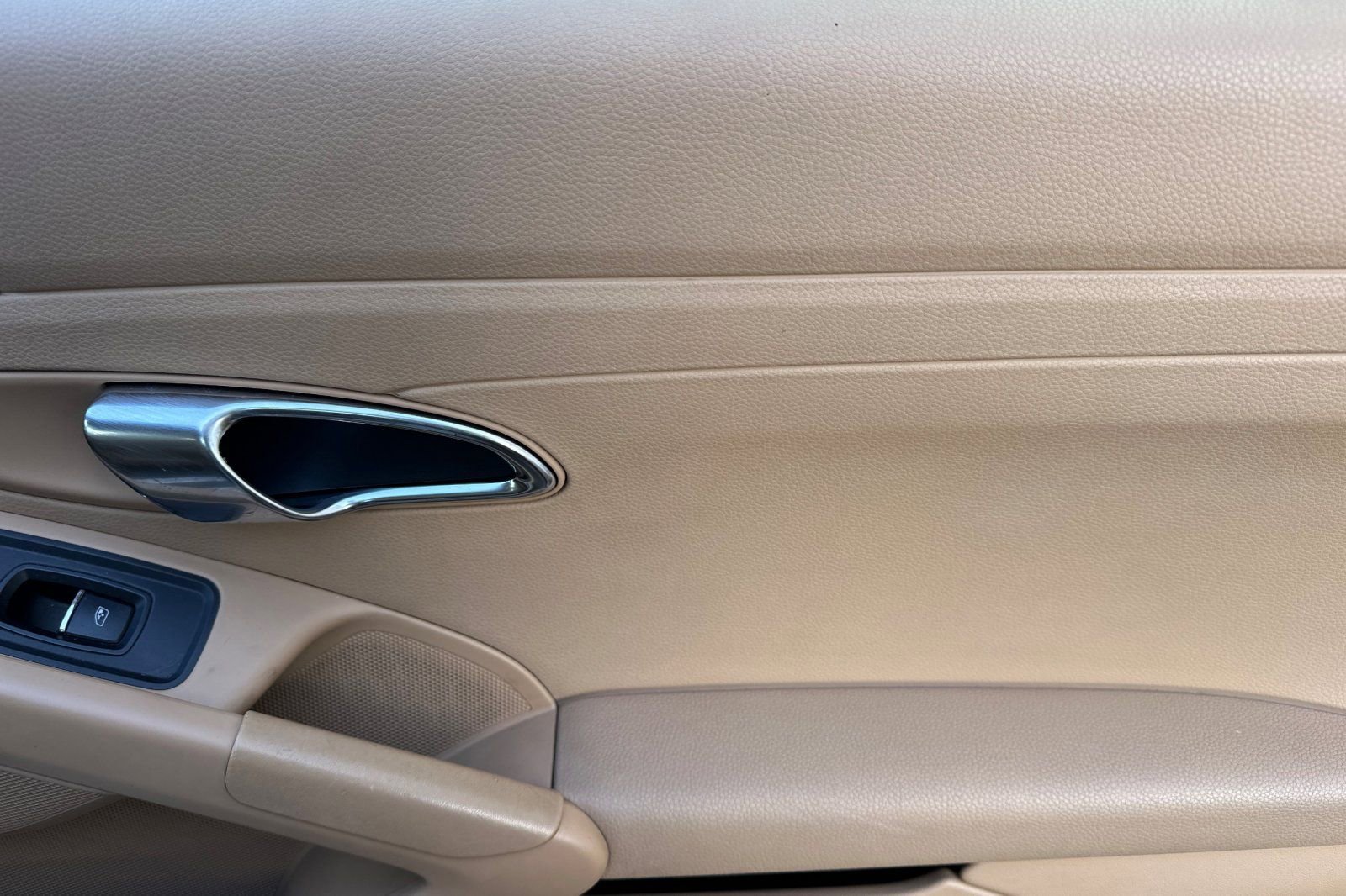 Used 2016 Porsche Cayman image 18