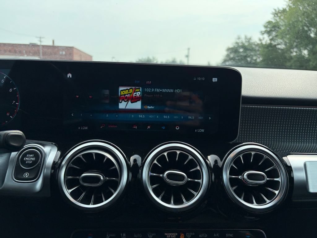 Used 2021 Mercedes-Benz GLB 250 4MATIC image 21